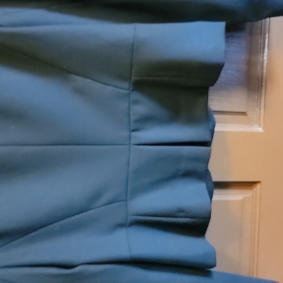 Loft-wool very light blk short blazer with peplum in back Size 12 NWT. - Picture 7 of 11